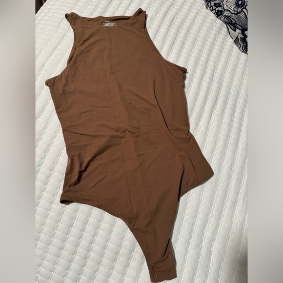 SKIMS FITS EVERYBODY HIGH NECK BODYSUIT Sienna  S small New without tags $60 - Picture 5 of 7